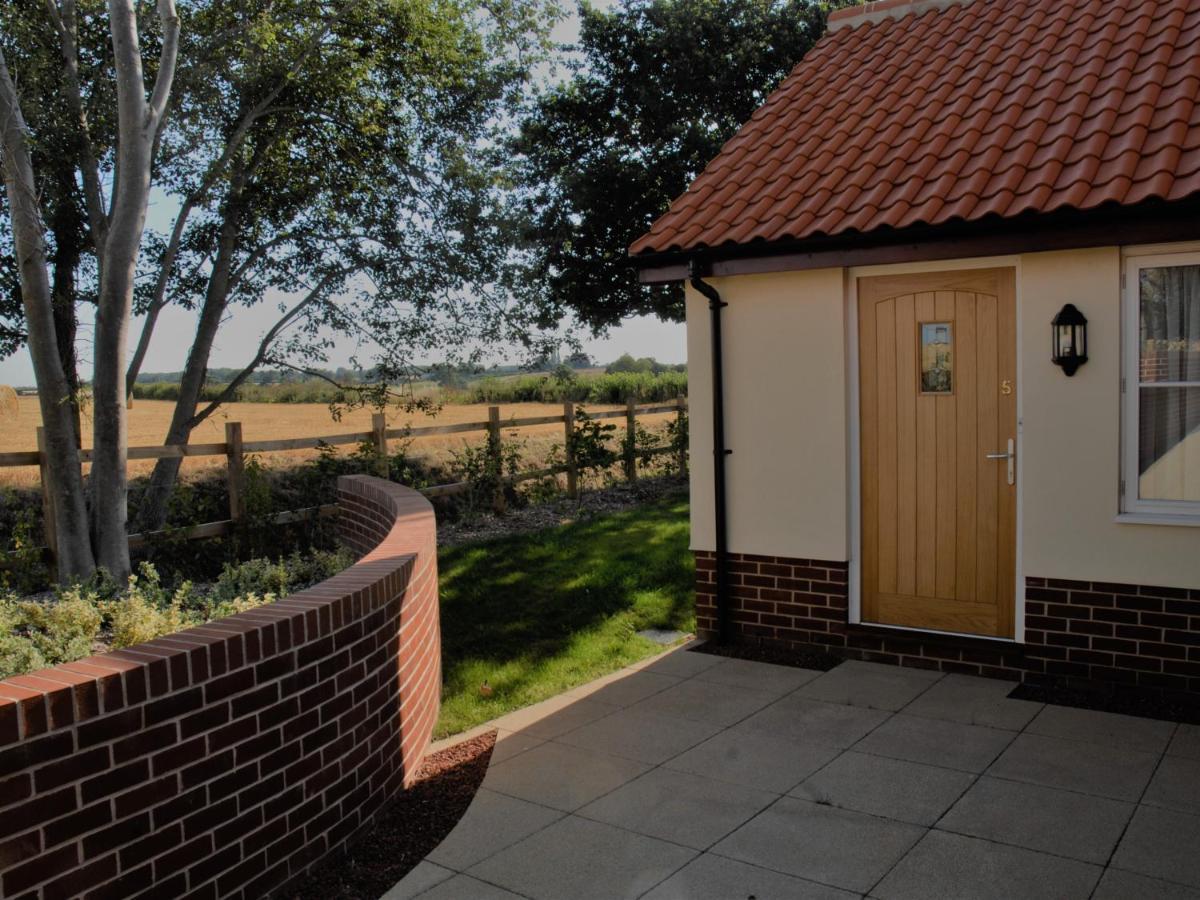 The Bird In Hand Ashwellthorpe Exterior photo