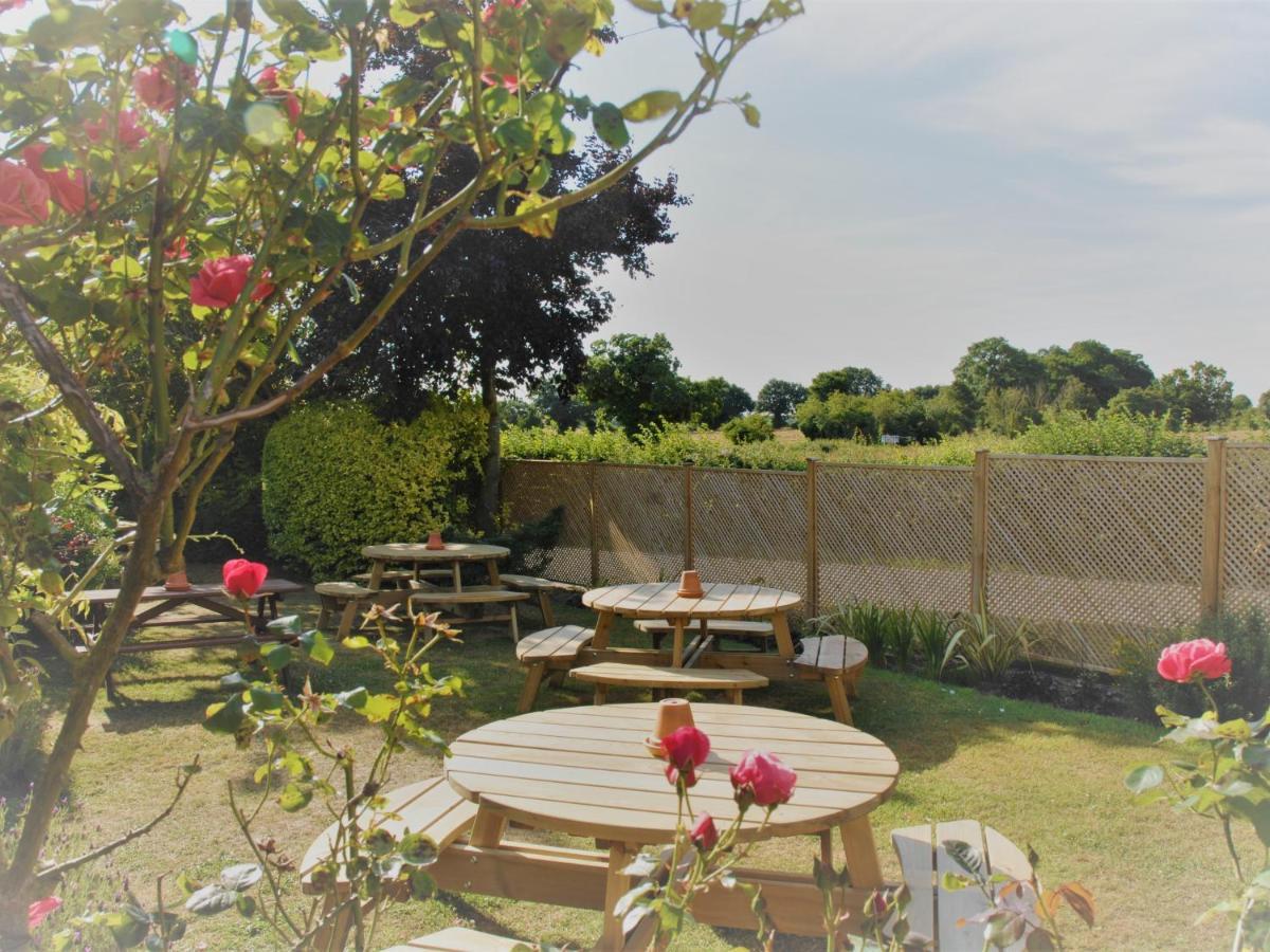 The Bird In Hand Ashwellthorpe Exterior photo