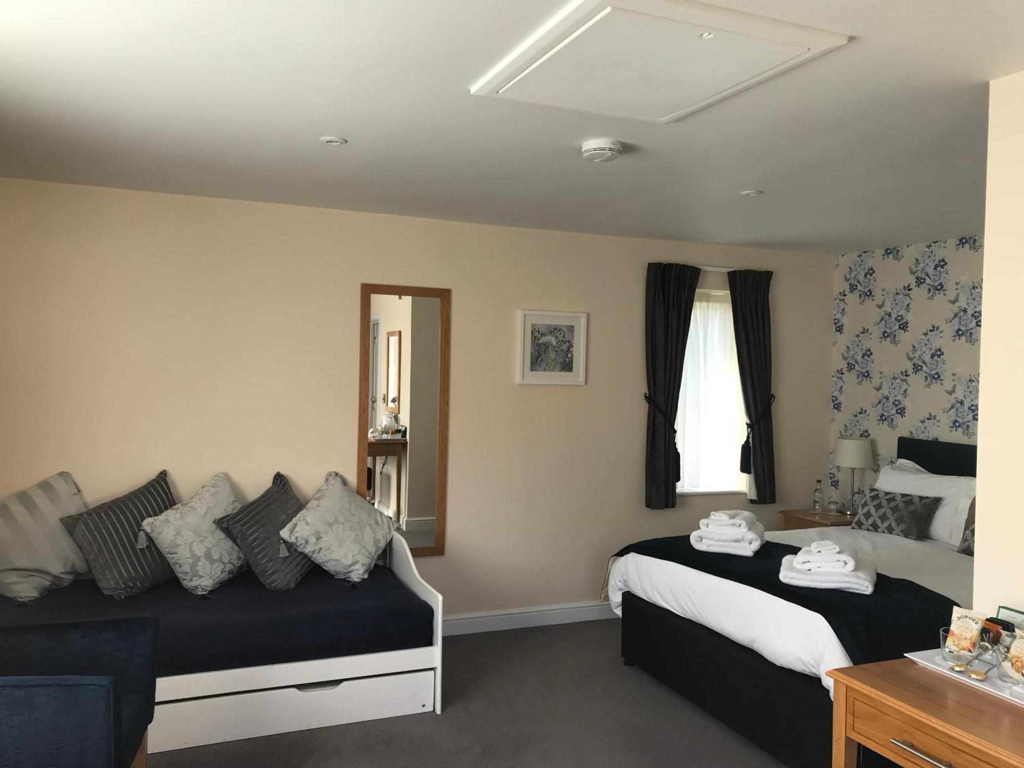 The Bird In Hand Ashwellthorpe Room photo
